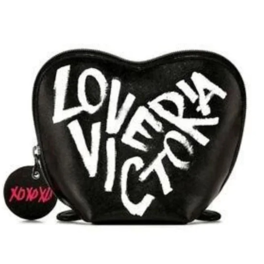 VICTORIAS SECRET HEART SHAPED MAKEUP BAG